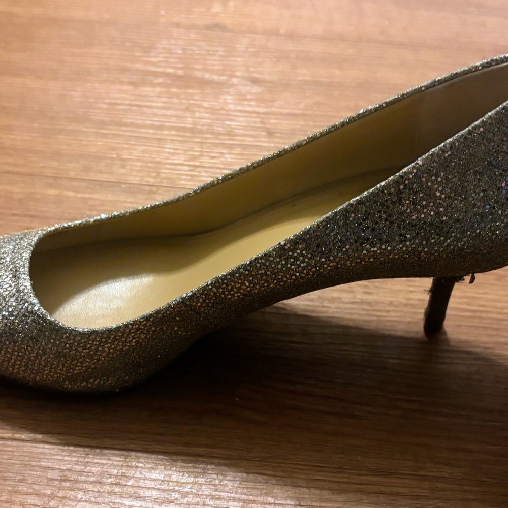 Michael By Michael Kors NWB Silver Glitter Kitten Pumps Size 7M - Picture 6 of 12